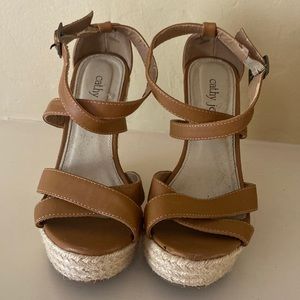 Cathy Jean like new light brown wedges
